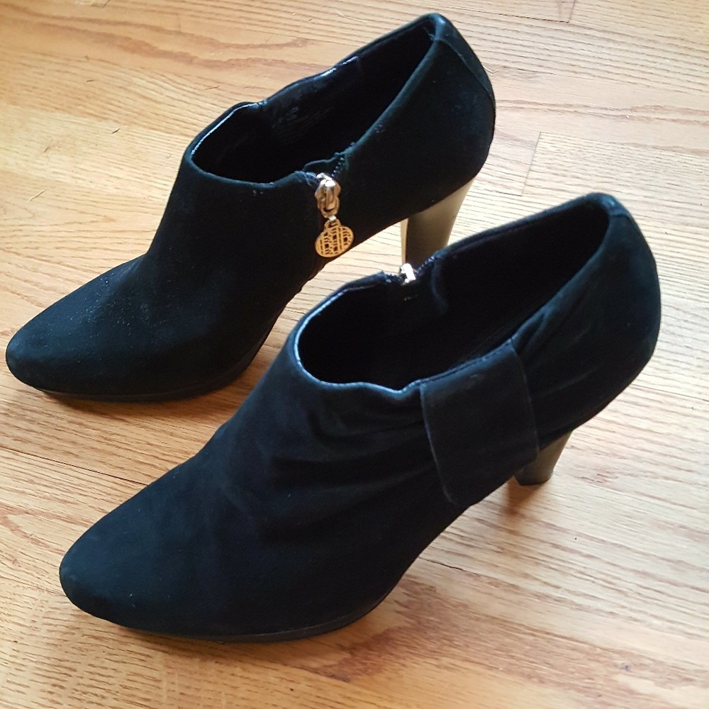 Dana Buchman Black Suede Ankle Booties Size 7 Med - Picture 2 of 6
